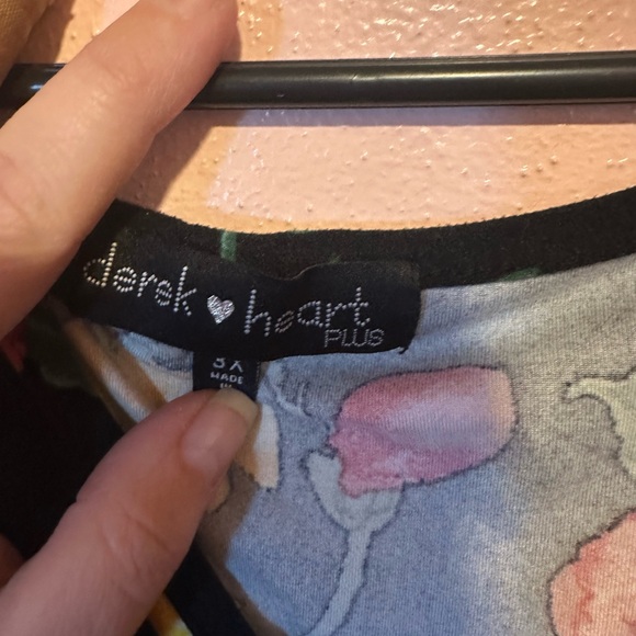 Derek Heart Spring floral peplum top 3x - Picture 4 of 4